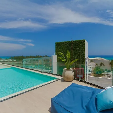 The Boat, Relax And Party, 2 Blocks From The Sea And 5Th Ave 200 Mb