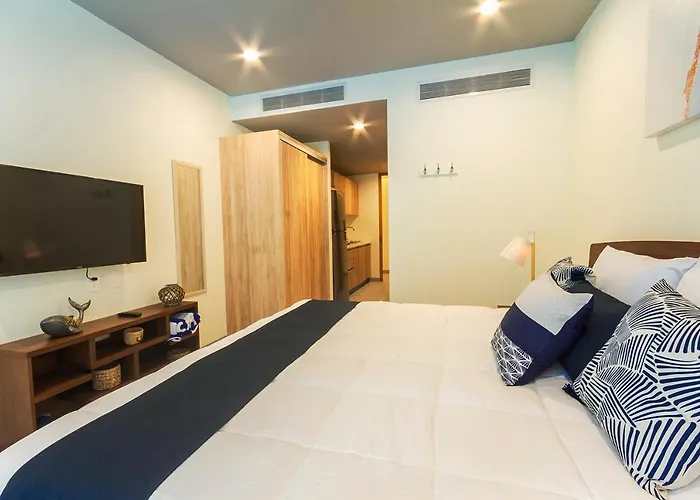 The Boat, Relax And Party, 2 Blocks From The Sea And 5th Ave 200 Mb Aparthotel