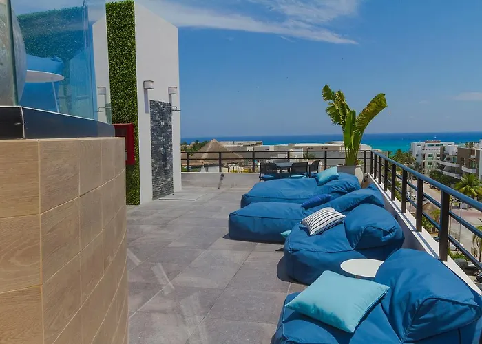 The Boat, Relax And Party, 2 Blocks From The Sea And 5th Ave 200 Mb